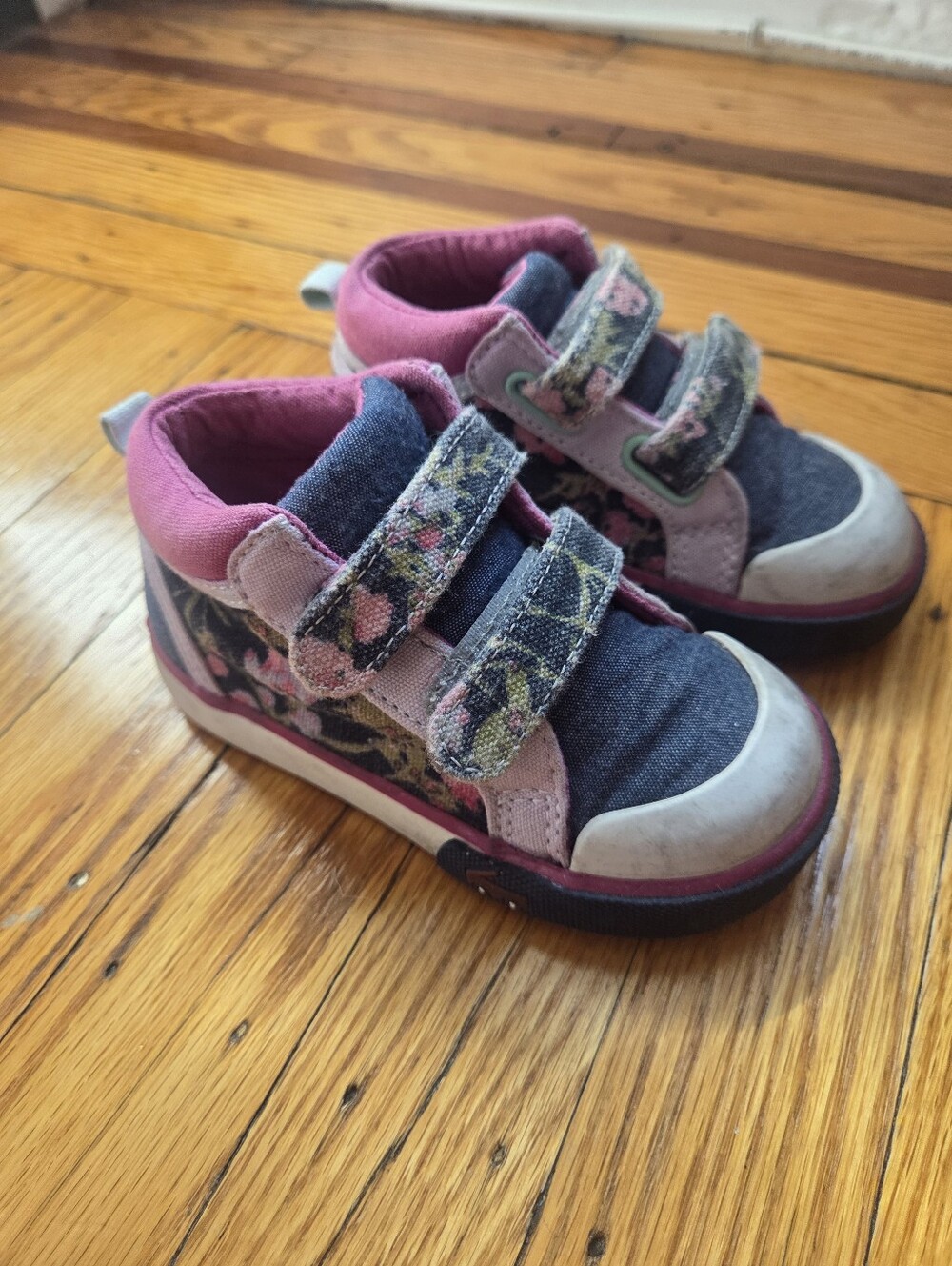See Kai Run Kya Navy Floral Velcro Sneakers- Toddler Girl 7